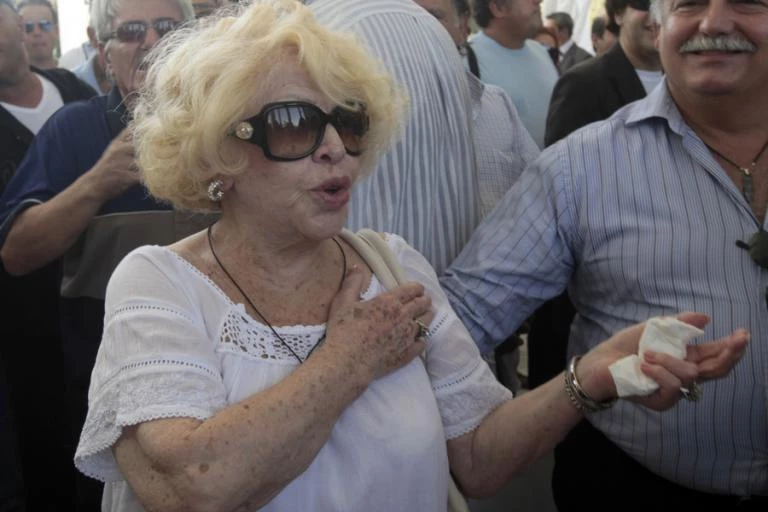 Εφιάλτης για την Καίτη Γκρέυ! Τη δηλητηρίασαν για να της «αδειάσουν» το σπίτι – Της πήραν λεφτά, ρούχα μέχρι… πιεσόμετρα